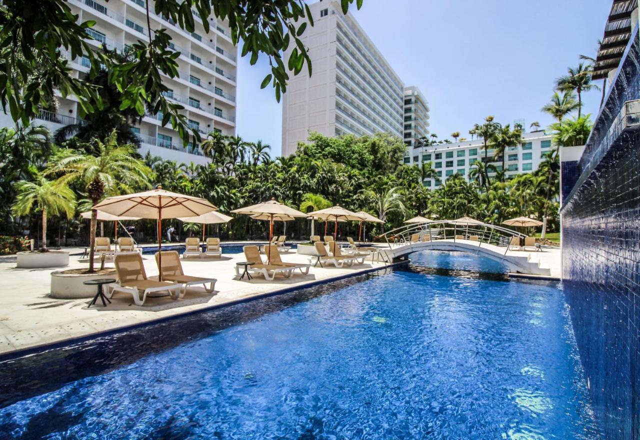 เอมโปริโอ อกาปุลโก Hotel อากาปุลโก ภายนอก รูปภาพ The pool at the hotel