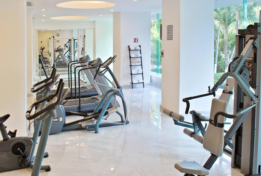 เอมโปริโอ อกาปุลโก Hotel อากาปุลโก ภายนอก รูปภาพ The gym at the hotel