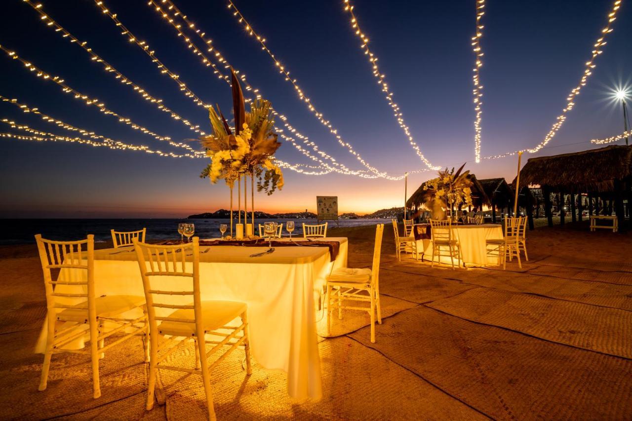 เอมโปริโอ อกาปุลโก Hotel อากาปุลโก ภายนอก รูปภาพ Wedding reception at the Hard Rock Hotel