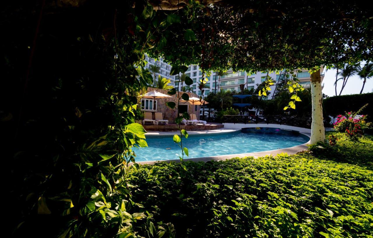 เอมโปริโอ อกาปุลโก Hotel อากาปุลโก ภายนอก รูปภาพ The pool at the Hotel