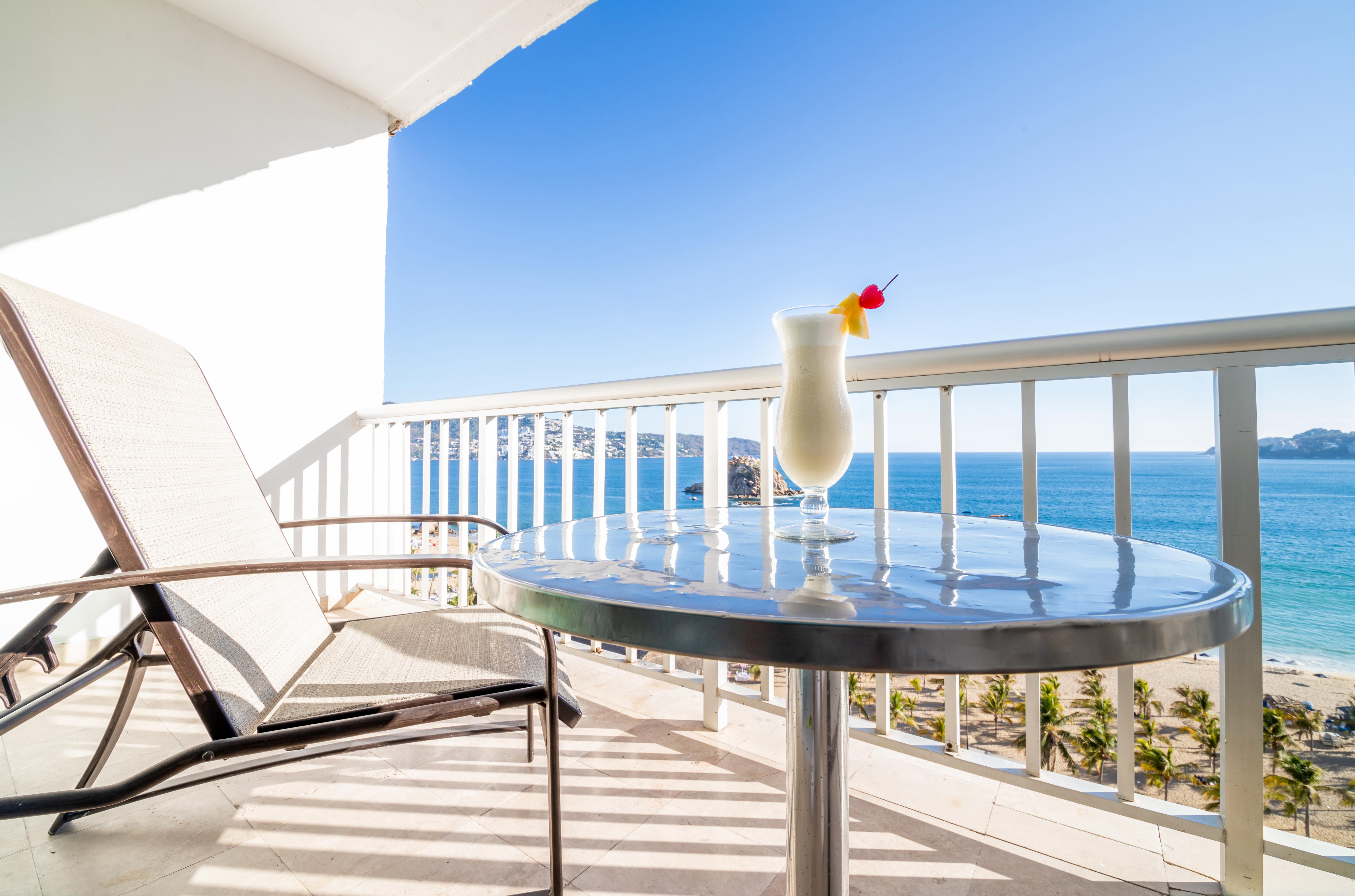 เอมโปริโอ อกาปุลโก Hotel อากาปุลโก ภายนอก รูปภาพ A balcony