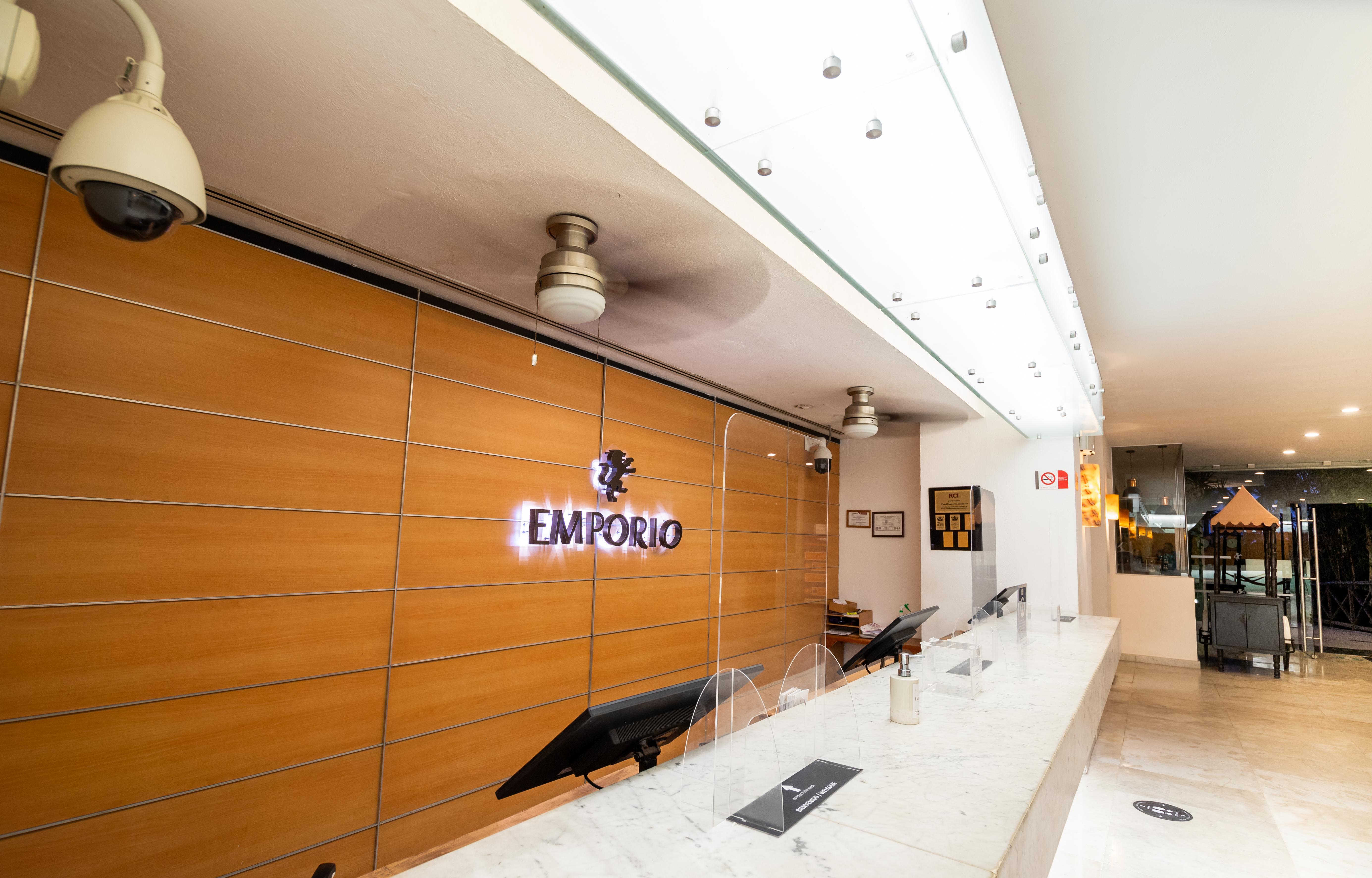 เอมโปริโอ อกาปุลโก Hotel อากาปุลโก ภายนอก รูปภาพ Emporio Armani store in Milan