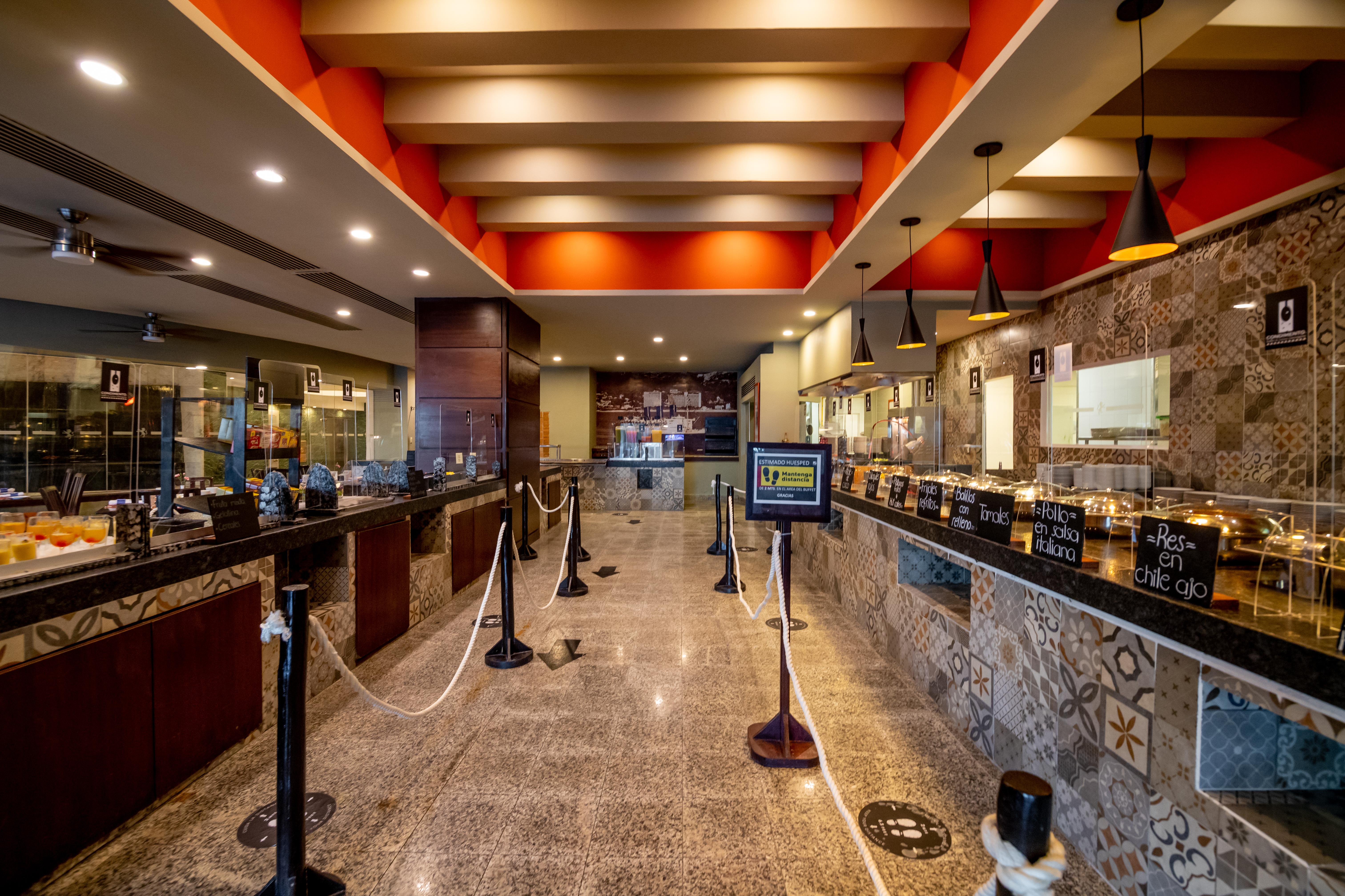 เอมโปริโอ อกาปุลโก Hotel อากาปุลโก ภายนอก รูปภาพ The buffet at the hotel
