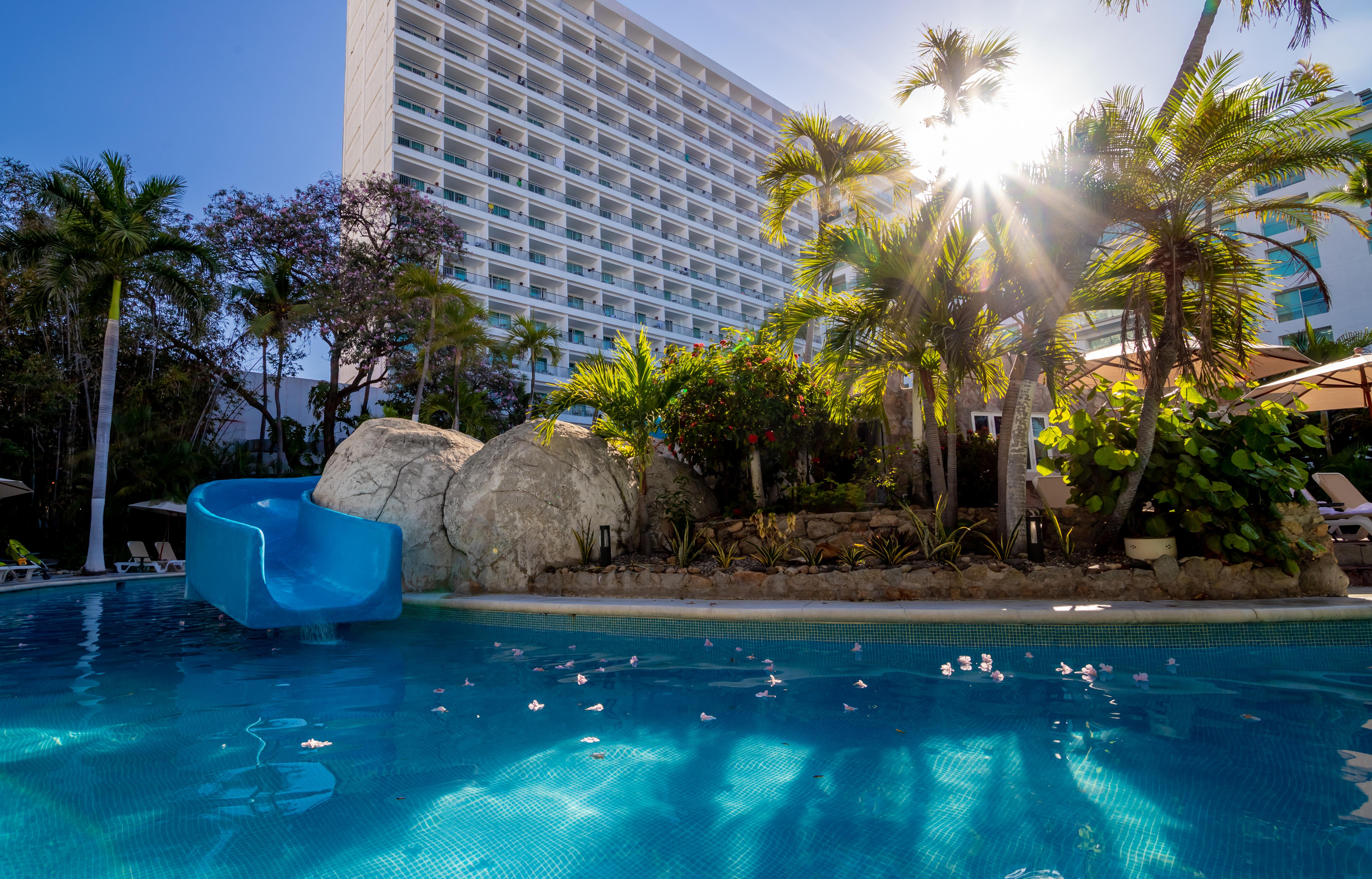 เอมโปริโอ อกาปุลโก Hotel อากาปุลโก ภายนอก รูปภาพ The pool at the Hilton San Diego Bayfront