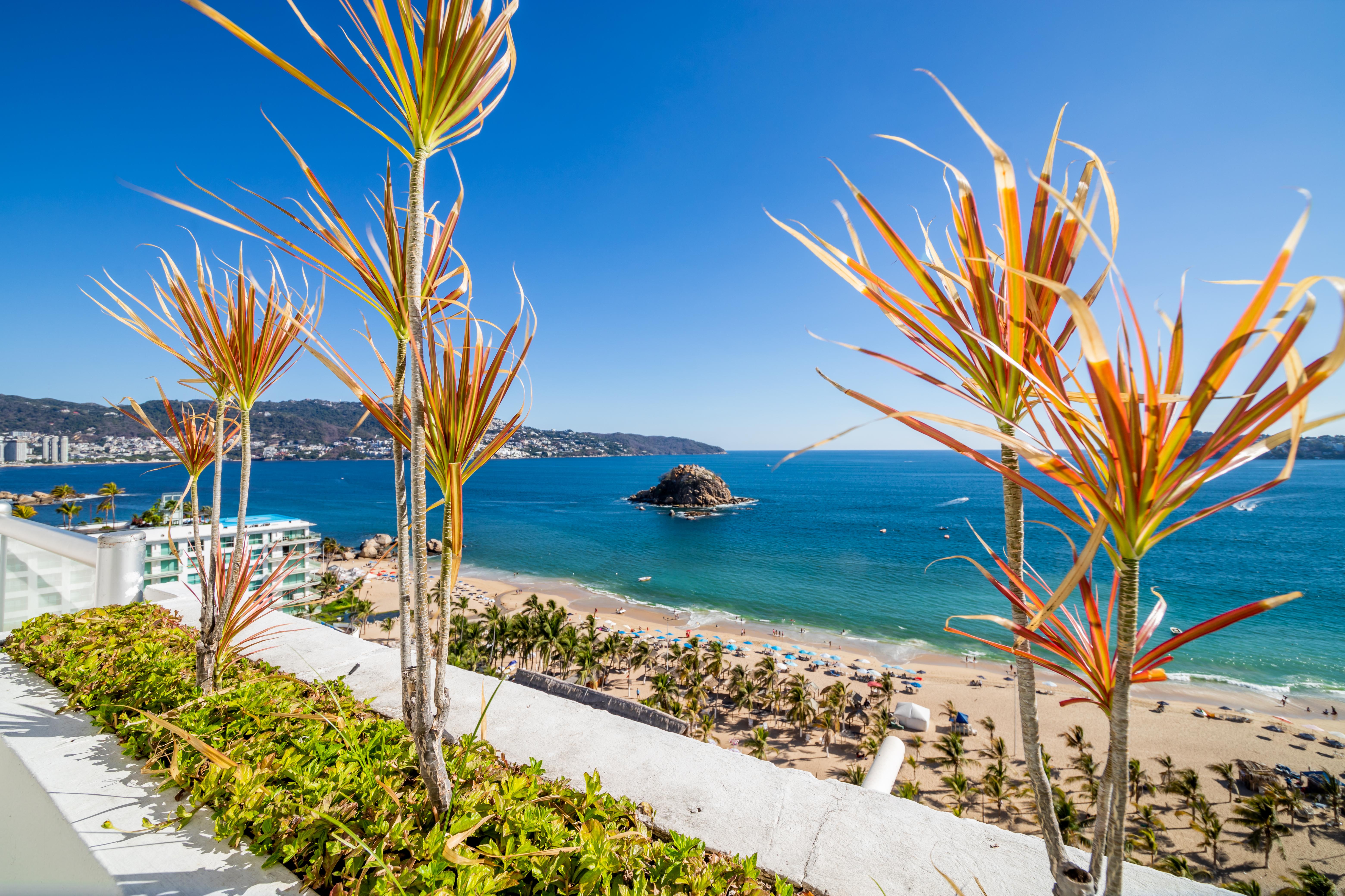 เอมโปริโอ อกาปุลโก Hotel อากาปุลโก ภายนอก รูปภาพ View of the beach from the hotel